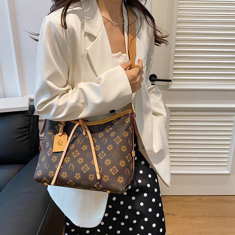 Sac à bandoulière en cuir de q - Women Bags Premium Brands avis et prix